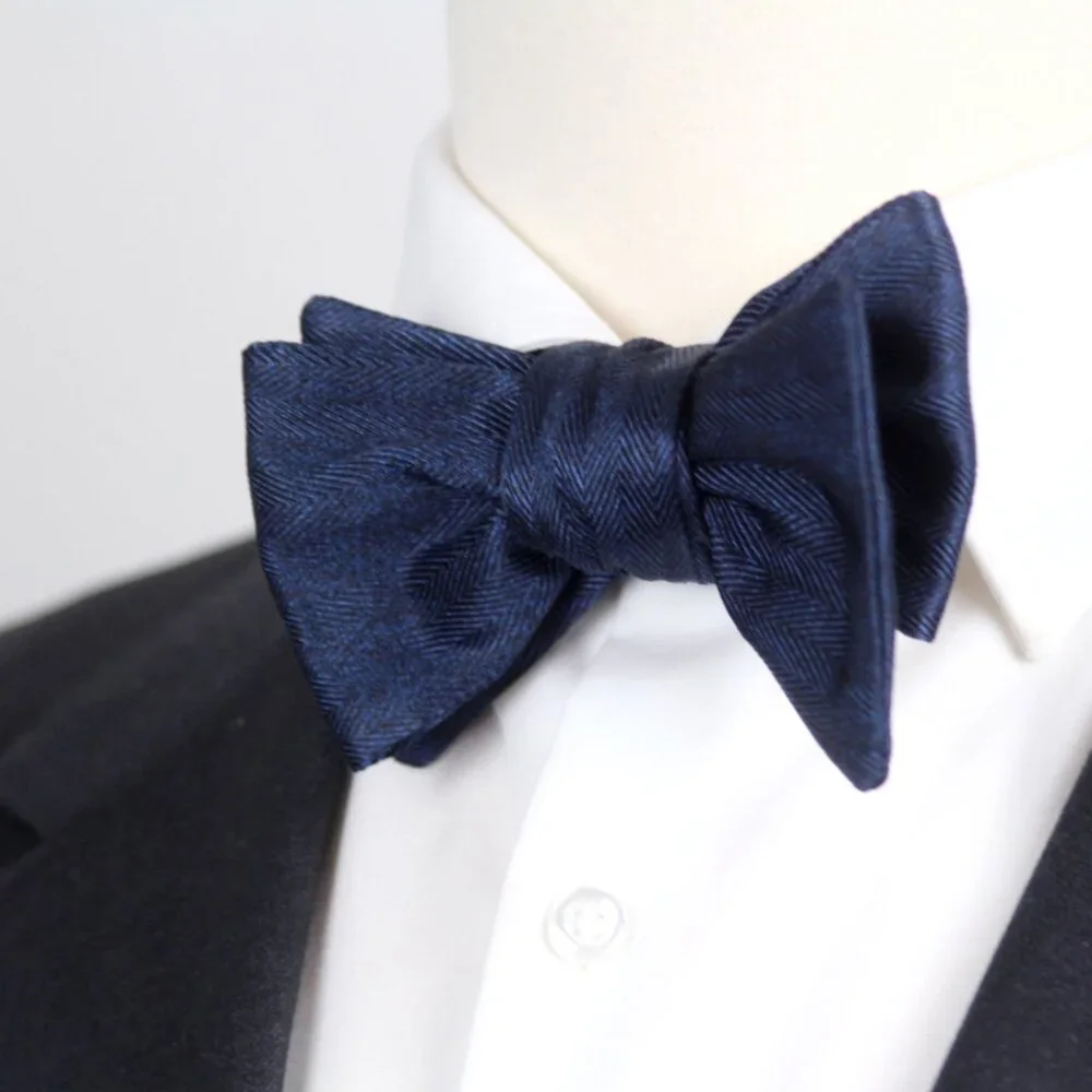 Men's Self-tied Bow Tie 100%Silk Navy Blue Stripes‎ S730